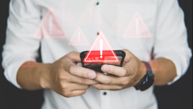 Emergency,Warning,Alert,Alarm,On,Smartphone,,Data,Network,Protection,,Virus